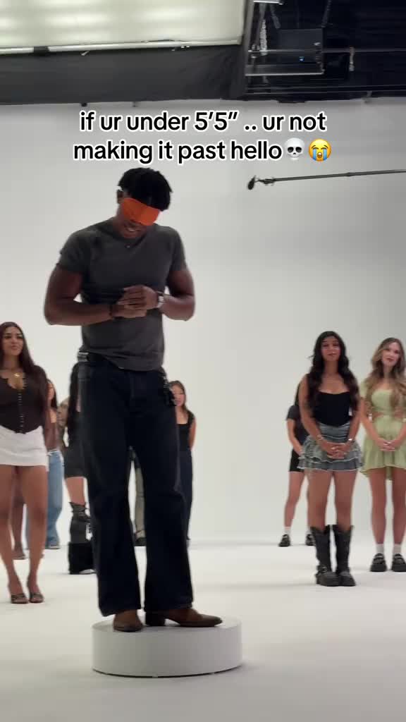 he’s speed dating 50 women and said “stand tall or fall off”😭 #tall #tallgirl #dating #love #foryoupage