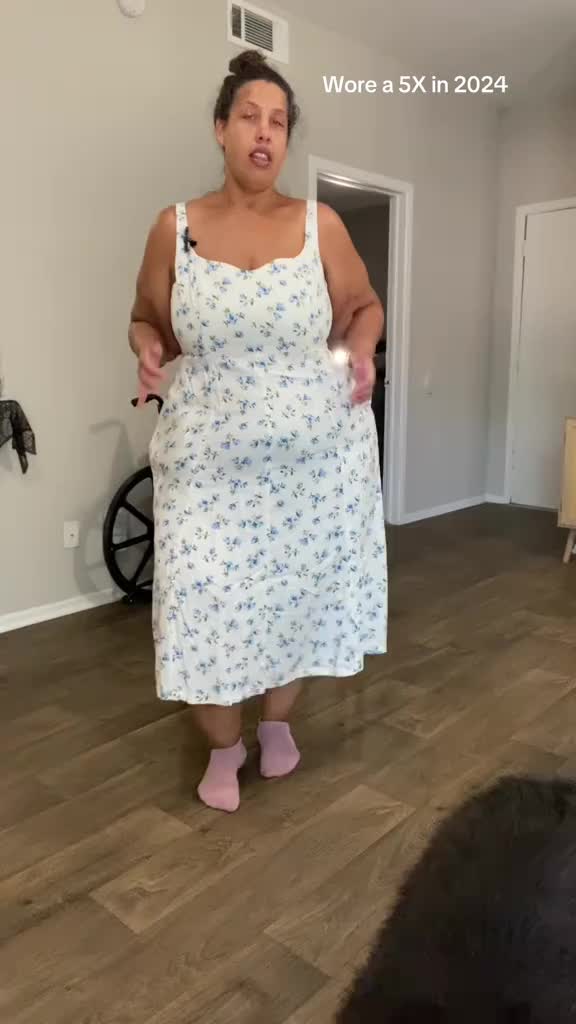 I feel overwhelmed, I’m wearing an XXL dress by @Old Navy Official #nonscalevictory #fitnessjourney #healthmotivation #f