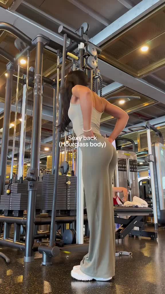 Sexy back workout!  Pants @YEOREO use my code “PEARL”  #back  #backworkout #pearlfit