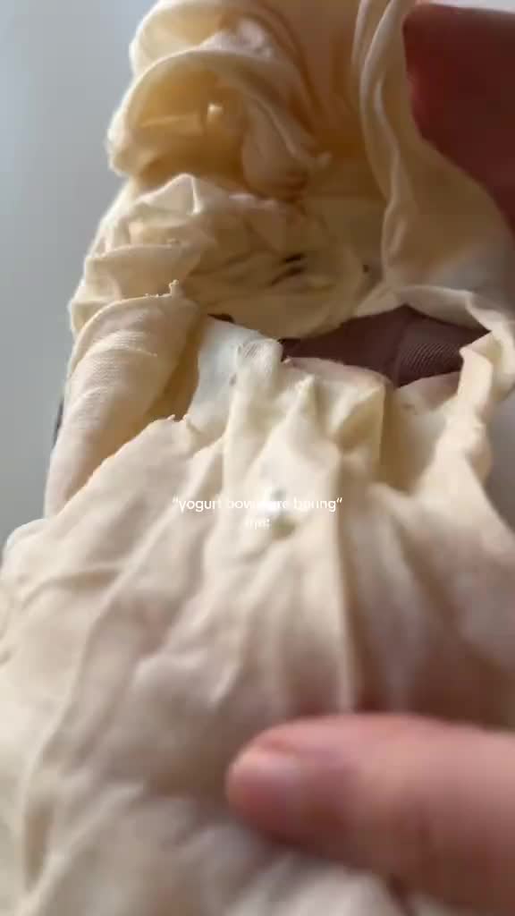 not on my watch 🧎♀️➡️🧎♀️➡️ BTW, the cheesecloth works wonders for dehydrating the yogurt. I absolutely love how th