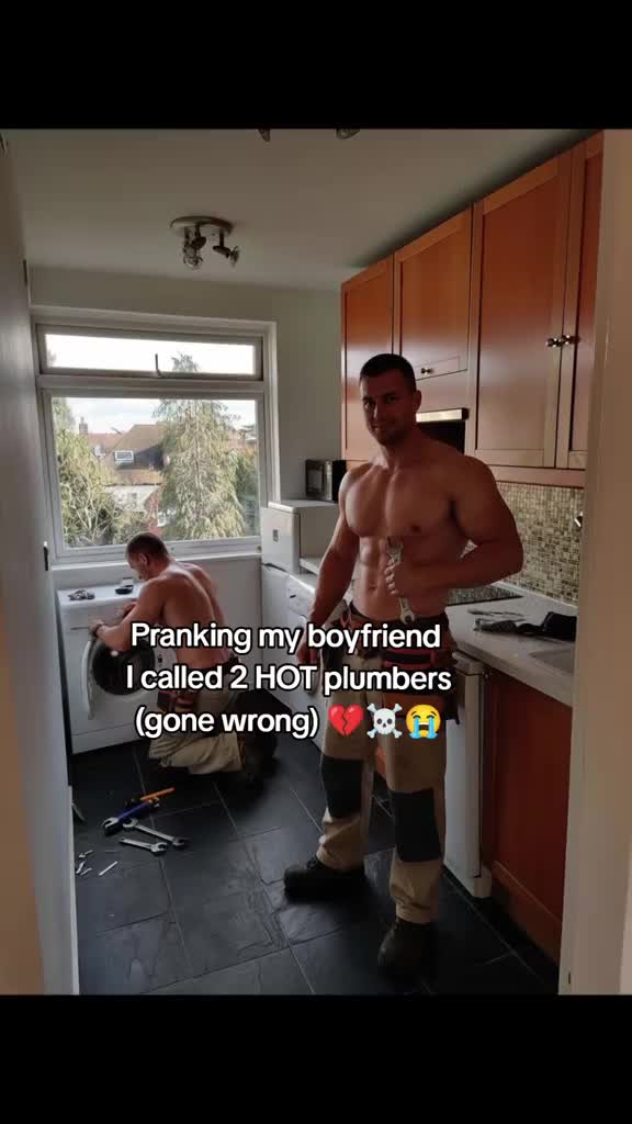 Two is better than one ... ✨🤪 #ai #plumber #prank #foryoupage #viral