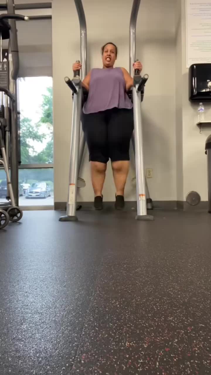 It’s so much harder than it looks #gymgoals #fitnessjourney #fitnessmotivaton #gymmotivation #nonscalevictory