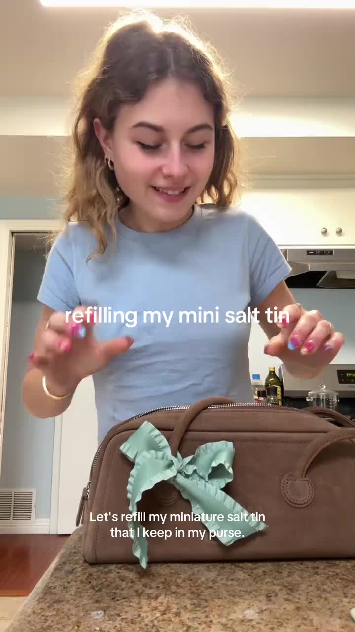 whats in my bag necesity  salt from @Maldon Salt  tin from @JacobsenSaltCo.  #salty #itgirl #whatsinmybag