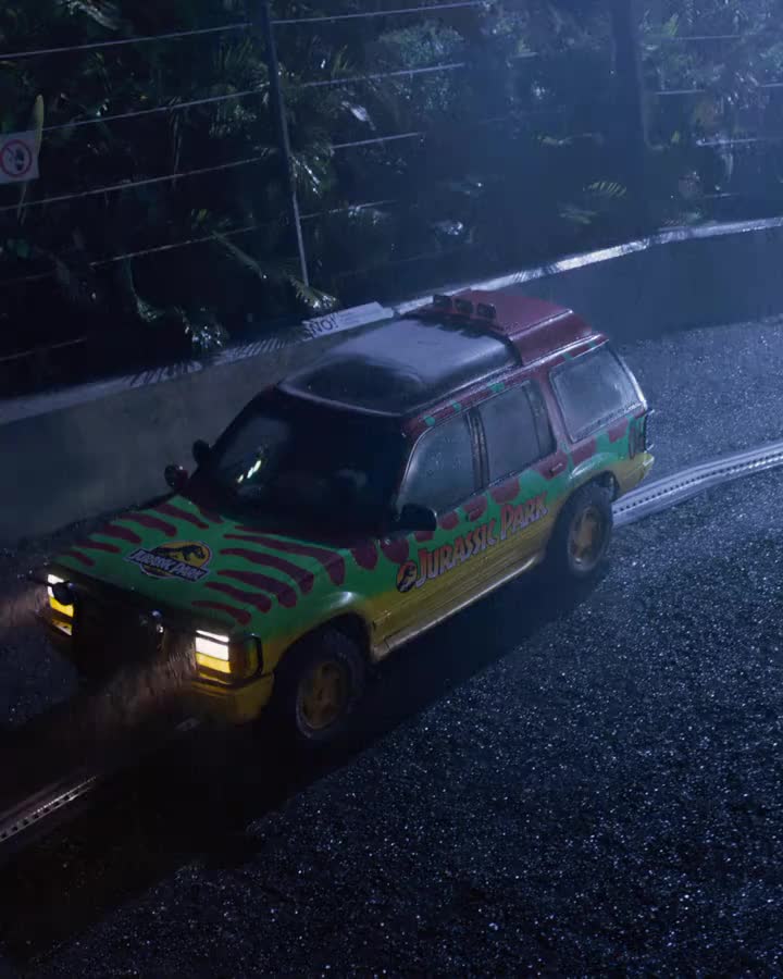 Welcome back to Jurassic Park, @Sam Neill, Laura Dern, and @Jeff Goldblum. This time with WiFi that, uhh, finds a way.
