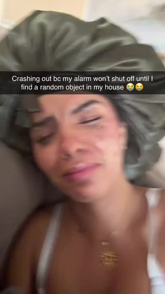 Download noozr to start waking up early 😭#alarm #alarmclock #wakingup #crashingout