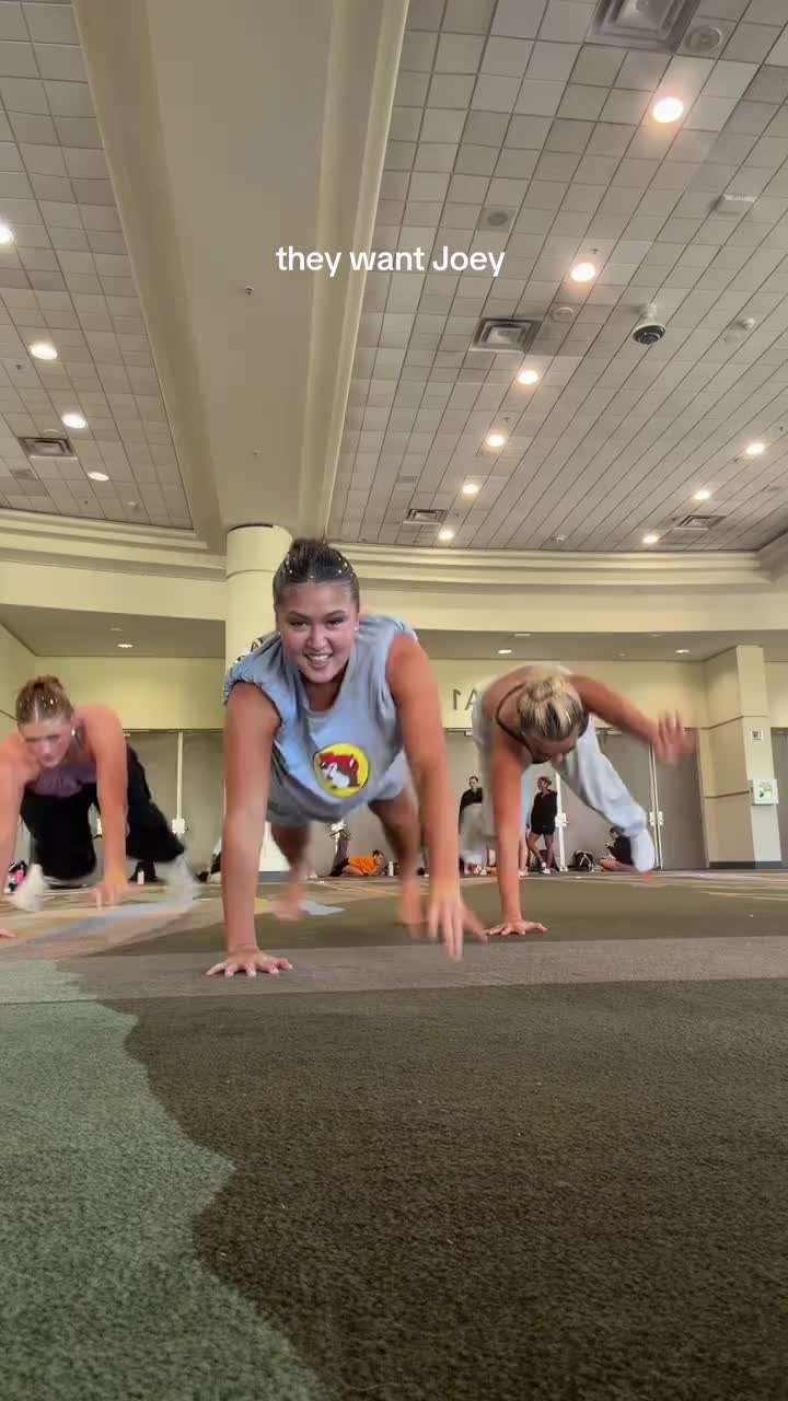 I hate push ups @fidget lovers @hannah arleth #trend #pushups #relatable