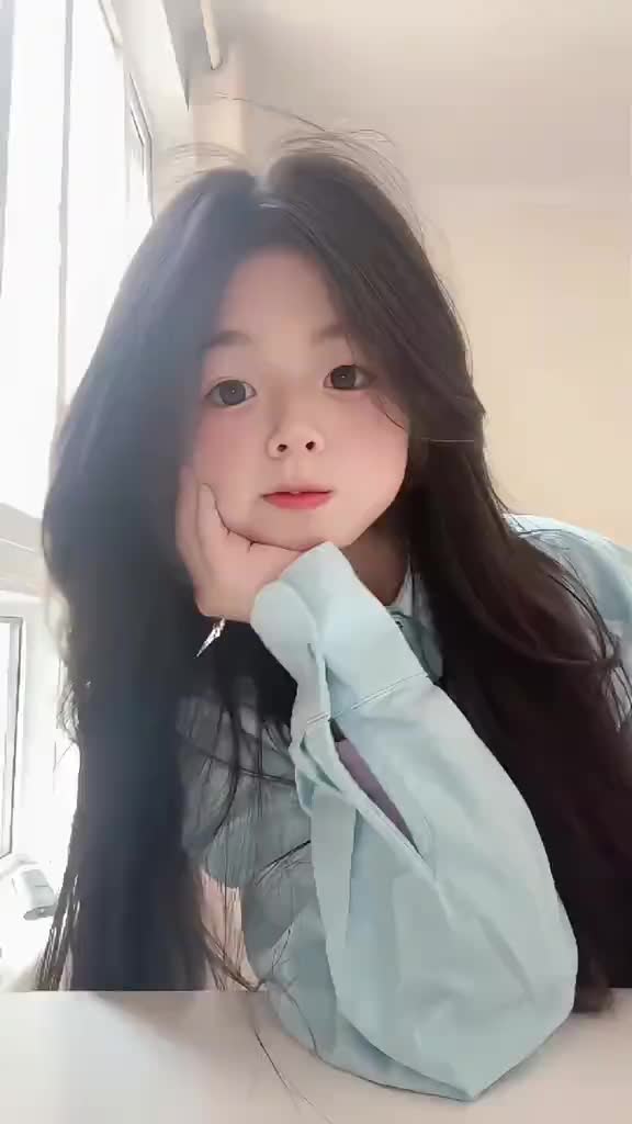 ချစ်စရာကောင်းတဲ့ soft girl vibe selfie ပုံစံနဲ့ ဆံပင်လှုပ်ရှားမှုရှိတဲ့ aesthetic ai photo ပြုလုပ်နည်း prompt တွေကို အဆင