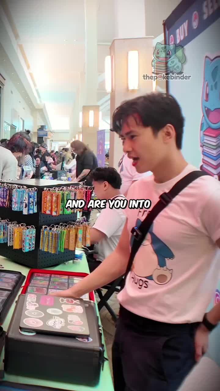 They forgot their binder… so this is what I do 👀 #wholesome #pokemon #vendor #vendorpov #pokemontcg