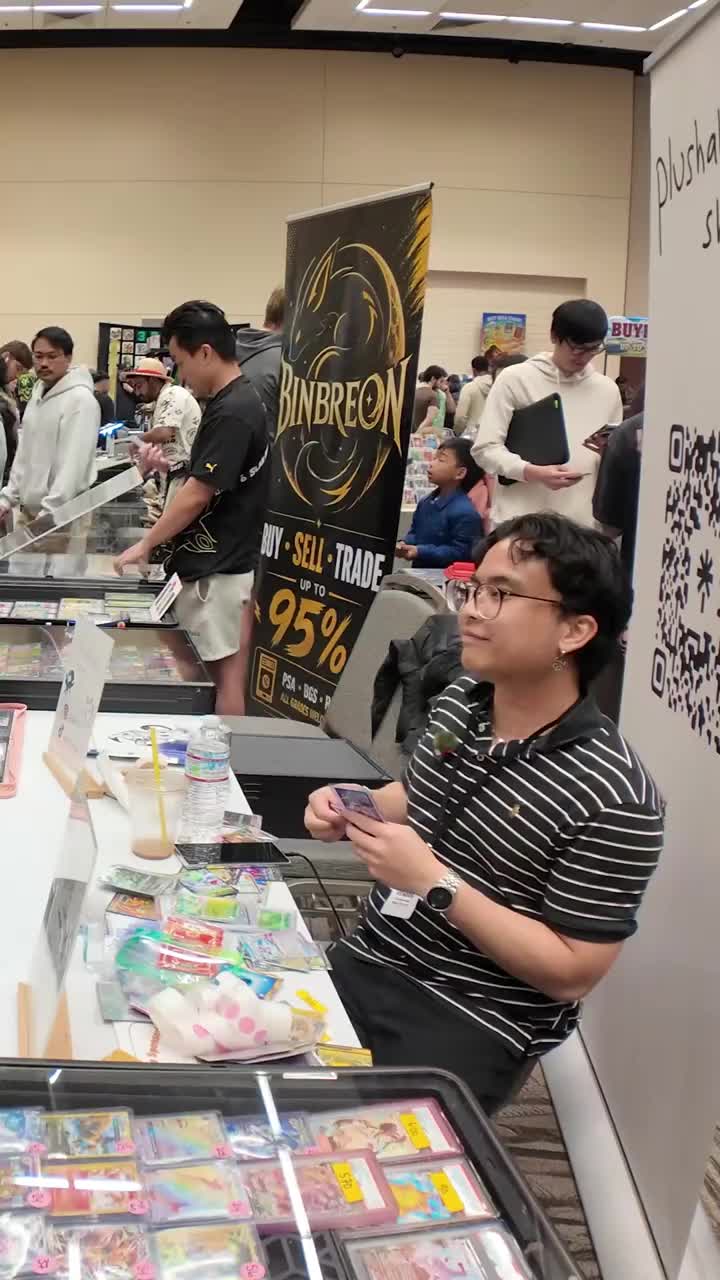 WHAT ARE THE ODDS OF THIS HAPPENING?! #pokemonvendor #pokemoncards #pokemontiktok
