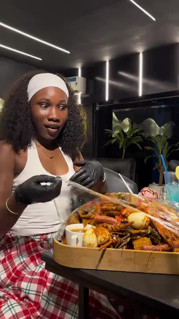 I finally found seafood boil in Owerri! You need to visit @ice_and_steak to have a taste this goodness!!! They are loca