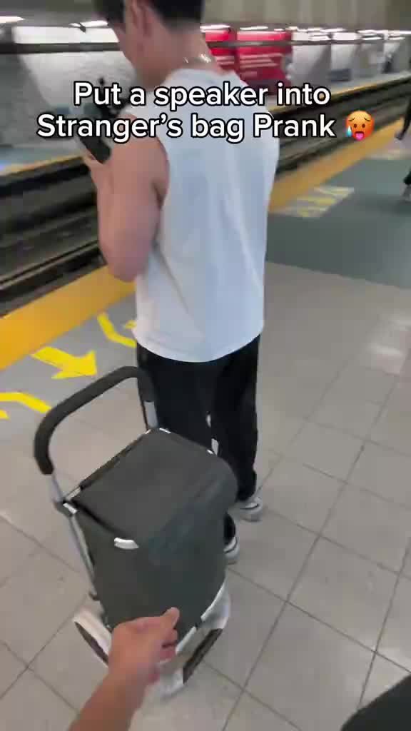 Lost another speaker for this prank😭 #metro #prank #funny #speaker