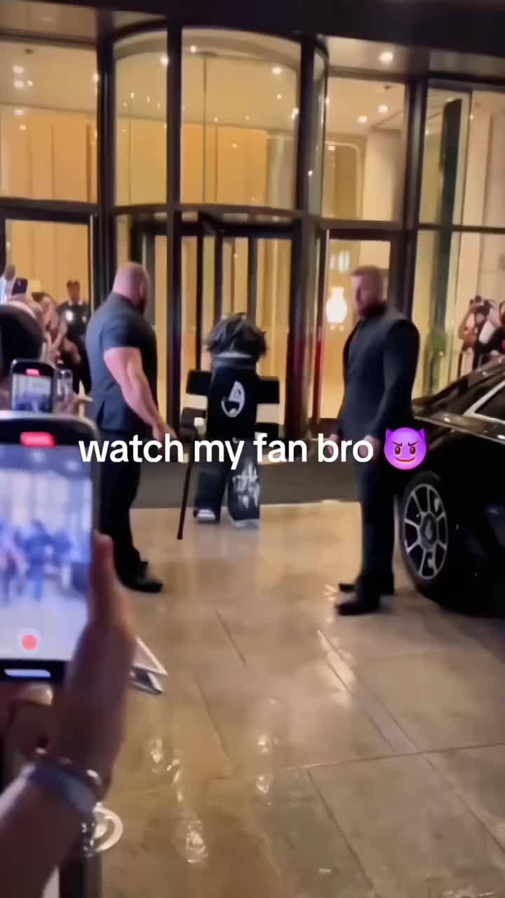 watch my fans bro，The viral fan crowd superstar effect everyone’s posting! 🤩 You’ve definitely seen the “I'm not a gran