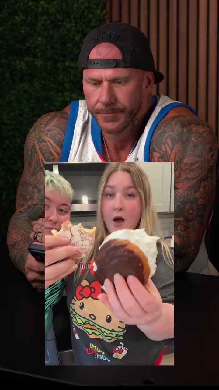 That is a shit ton of calories for what appears to be just a regular day🤯 If she ever chooses to do a health journey, t
