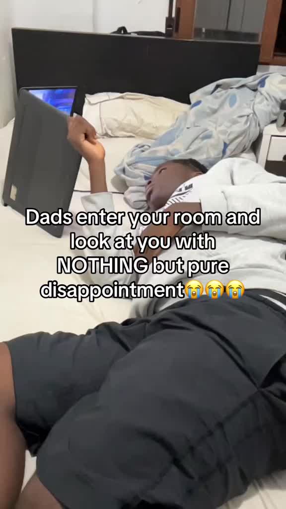 Tell me I’m not the only one that does the laptop thingy😭😭😭😭😭