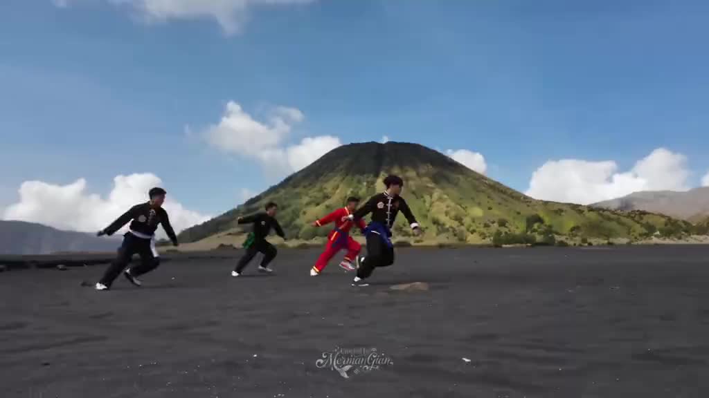 🥋 MENGENAL 4 PERGURUAN PENCAK SILAT TERBESAR DI INDONESIA 🇮🇩  Sahabat Budaya, tahu nggak sih kalau Pencak Silat bukan